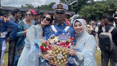 Kebahagiaan Dewi Perssik atas Pelantikan Anak Angkatnya di Akademi Militer TNI