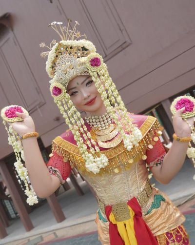 Mengenal Pesona Tari Baksa Kembang: Keanggunan Klasik dari Banjar