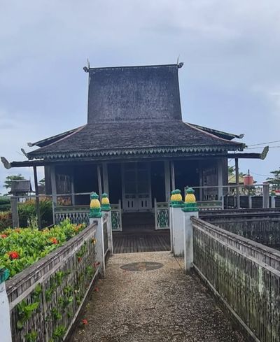 Misteri dan Keunikan Rumah Adat Banjar: Keagungan Bubungan Tinggi
