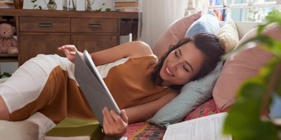 Suka Menghabiskan Akhir Pekan di Rumah? Psikologi Ungkap 7 Sifat Positif yang Anda Miliki