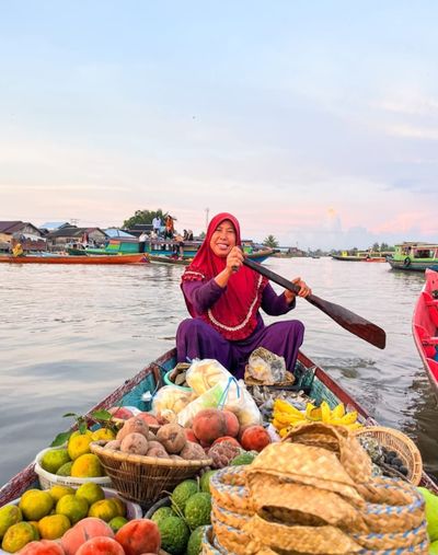 Rekomendasi Wisata Banjarmasin 2025: Cara Menuju Pasar Terapung Lok Baintan yang Autentik