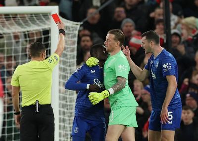 Tampar Rekan Sendiri, Banding Kartu Merah Idrissa Gueye Ditolak Premier League