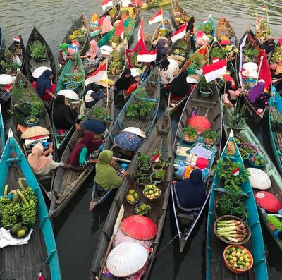 Mengarungi Pesona Pasar Terapung Kalimantan: Warisan Budaya di Atas Air