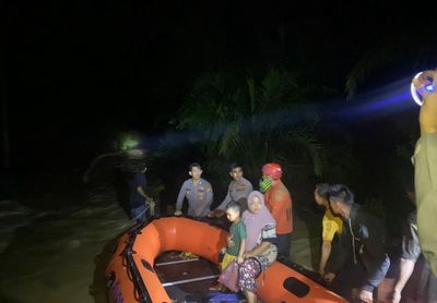 Banjir Tengah Malam & Listrik Padam, Polres Aceh Selatan Turun Tangan Selamatkan Warga