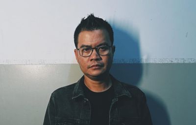 Lagu Baru Martin Wiguna Bertahan Demi Dia Angkat Kisah Cinta yang Luka Namun Tak Melepas