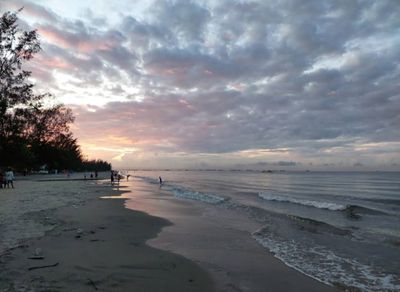 ️ Pesona Eksotis Wisata Pantai Tanah Bumbu: Surga Tersembunyi di Kalimantan Selatan