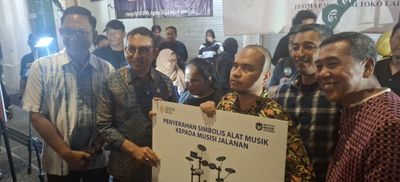 Musisi Difabel Tunanetra di Malioboro Menarik Perhatian Menbud Fadli Zon Dan Jogja Jadi Kota Pertama Terima Bantuan Alat Musik