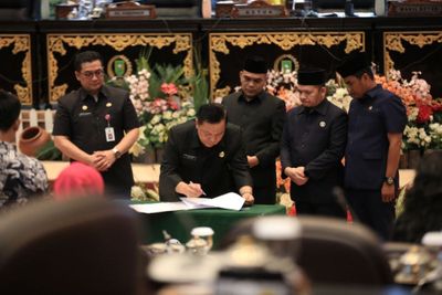 Paripurna DPRD Sahkan APBD Riau 2026, Fokus pada Kesejahteraan Masyarakat