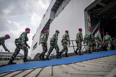 TNI AL Kerahkan 5 Helikopter dan Kopaska untuk Pencarian - Evakuasi Bencana di Sumatera