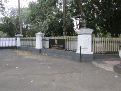Misteri Dibalik Rindangnya Istana Batu Tulis Bogor