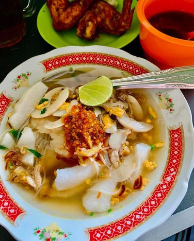 Mengenal Soto Banjar: Makanan Khas Suku Banjar yang Kaya Rempah dan Sejarah