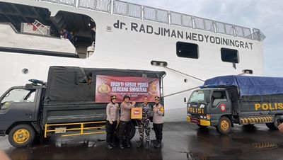 Korban Bencana Semringah, Ribuan Sembako Dikirim ke Sumatra Pakai KRI dr Radjiman Wedyodiningrat