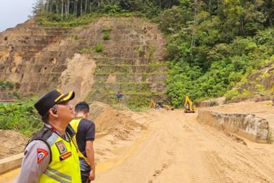 Longsor Susulan Kembali Terjadi di Jalur Sungai Penuh–Tapan, Akses Antarprovinsi Sempat Lumpuh