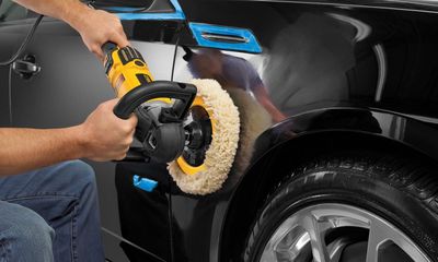 Bahaya Poles Cat Mobil Terlalu Sering, Bukannya Kinclong Malah Rusak!