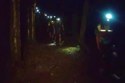 Sensasi Trail Run Malam Hari dan Cara Berlari Aman di Jalur Gelap