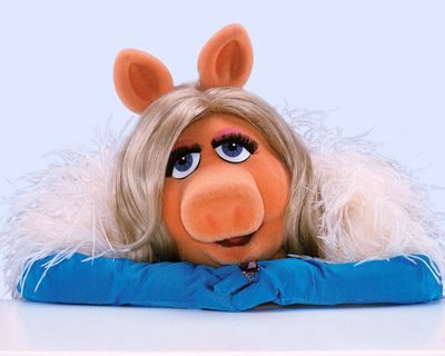 Gemas Banget! Miss Piggy The Muppets Siap Bintangi Film Solo Baru, Libatkan Jennifer Lawrence dan Emma Stone