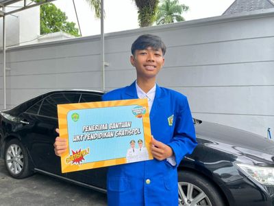 Mimpi Kuliah yang Dulu Mahal Kini Gratis: Stephen, Anak Kampung Melapih, Sukses Berkat Program Gratispol