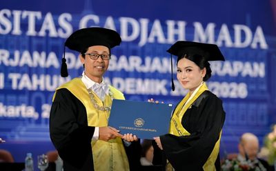 Trixi Karinina Dewi Sindhutomo Lulus S1 UGM dalam 3 Tahun 27 Hari Dengan Skripsi Soal Perumahan Rakyat di Belanda