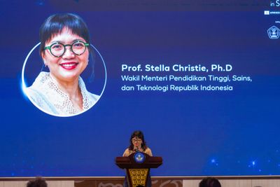 Wamendiktisaintek Stella Christie Serukan Kesetaraan Ilmuwan Perempuan di FWIS 2025