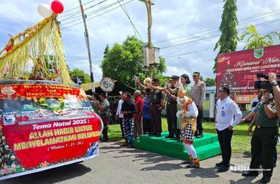 Pangdam XVIII Kasuari Lepas Karnaval 30 Kendaraan Hias Natal: Meriahkan Bulan Kasih dan Pererat Persaudaraan di Manokwari
