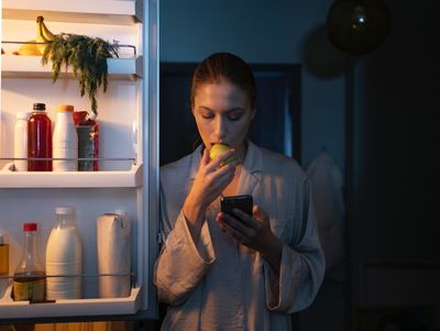 Nggak Bisa Berhenti Scroll Medsos? Begini Cara dan Manfaat Social Media Detox yang Benar