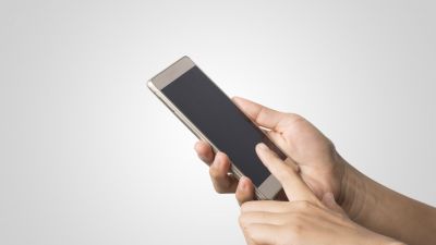 Fenomena Scrolling Media Sosial: Daya Tarik, Psikologi, dan Dampak Sosial