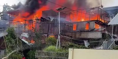 Kebakaran Dasyhat, Tiga Rumah Dilahap Api di Rerer, Kombi