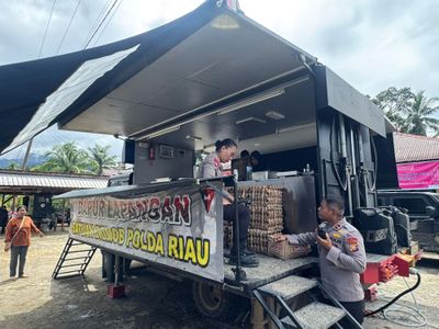 Polda Riau Turun Total dengan 290 Personel dan 3.000 Porsi Makanan per Hari