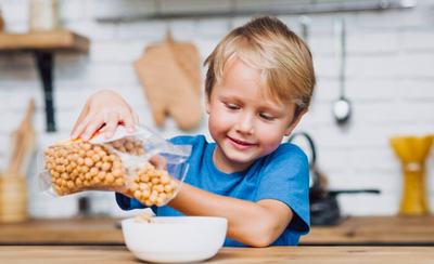 Waspada Moms! Begini Cara Kenali Anak Alergi Kacang yang Bisa Bikin Panik