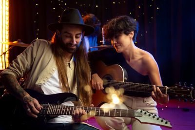 12 Tahap Belajar Gitar Bagi Pemula: Mulai Dari Mengenal Chords Sampai Berlatih Lagu