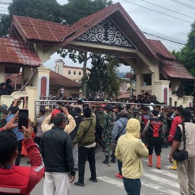 Krisis BBM dan Beras Makin Parah, Warga Serbu Kantor Bupati Aceh Tengah