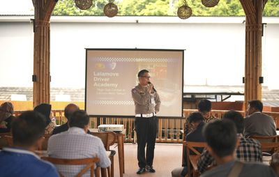Lonjakan Logistik Akhir Tahun Meningkat Tajam, 100 Driver Dibekali Ilmu Aman di Perjalanan