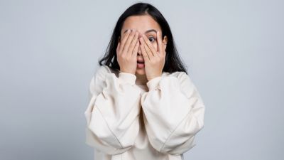 Mengapa Momen Memalukan Lebih Mudah Diingat?