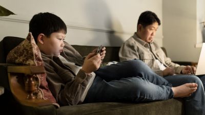 Kecanduan Gadget: Tantangan di Era Digital dan Cara Mengatasinya