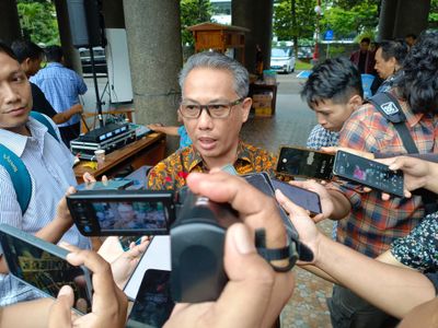 UGM Kirim Tim Kesehatan Hingga Berikan Keringanan UKT Bagi Mahasiswa Terdampak Banjir Bandang di Sumatera