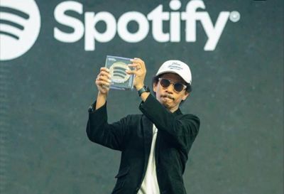 Lesung Pipi Raih Penghargaan Besar, Raim Laode Ingatkan Makna Bahagia yang Sebenarnya