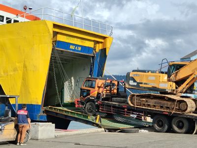 Jalur Darat Lumpuh KMP Jatra II Angkut 50 Ton Bahan Pokok dan 7 Excavator Menuju Sibolga