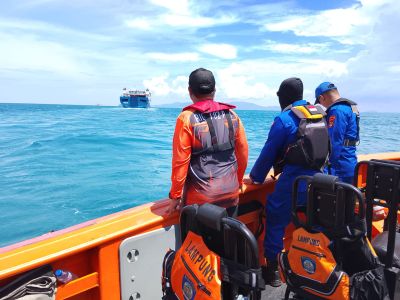 Tim SAR Gabungan Masih Lakukan Pencarian Penumpang KMP Dorothy yang Lompat ke Laut
