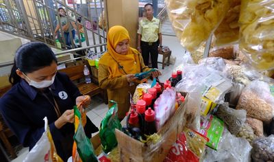 Jelang Natal dan Tahun Baru, Tim Gabungan Pemkot Solo Temukan Produk Makanan Kadaluwarsa