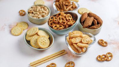 Mengapa Snack Sulit Dihindari? Penjelasan dari Sisi Psikologis dan Lingkungan