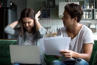 Bahaya Dibalik Oversharing: Ketika Kejujuran Berlebihan Menjadi Masalah