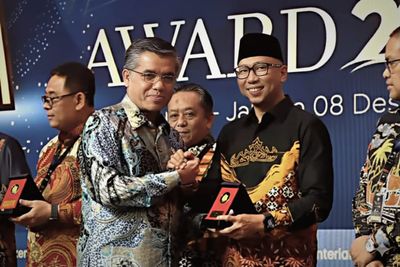 Gubernur Lampung Raih Penghargaan dari Menteri Tenaga Kerja