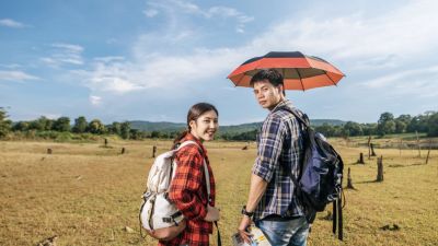 Tips Menghadapi Cuaca Tak Terduga Saat Berwisata