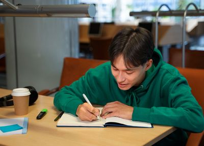 Rumus Daya dalam Fisika Beserta Contoh Soal dan Perhitungannya