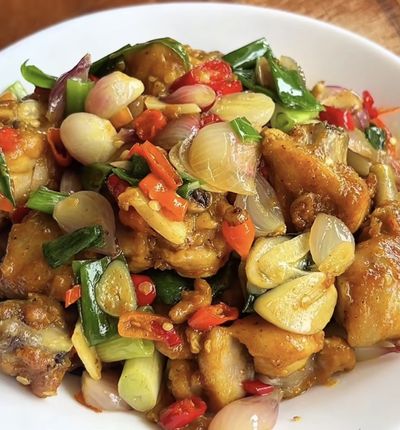 Wajib Coba! Resep Ayam Goreng Oseng Bawang: Menu Rumahan Simpel dengan Rasa Juara