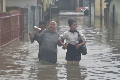 Sungai Meluap Akibat Hujan Deras, Puluhan Rumah di Kota Jambi Terendam Banjir