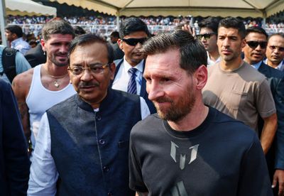 Tur Lionel Messi di India Kacau, Polisi dan Fans Bentrok di Stadion