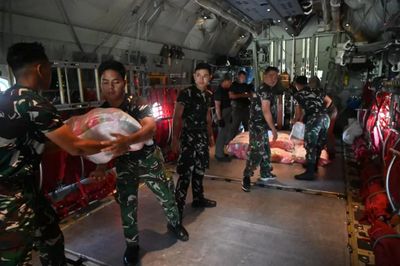 Lanud Roesmin Nurjadin Berangkatkan 4,2 Ton Bantuan Bencana ke Aceh via Pesawat Hercules