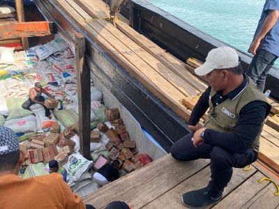 Bupati Aceh Besar Kawal Langsung Pengiriman Bantuan Banjir via Jalur Laut