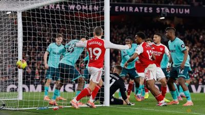 Arteta Kritik Pertahanan Arsenal Meski Menang Dramatis atas Wolves